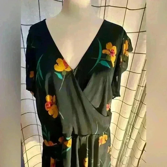 Green floral Mini Dress - Picture 8 of 9